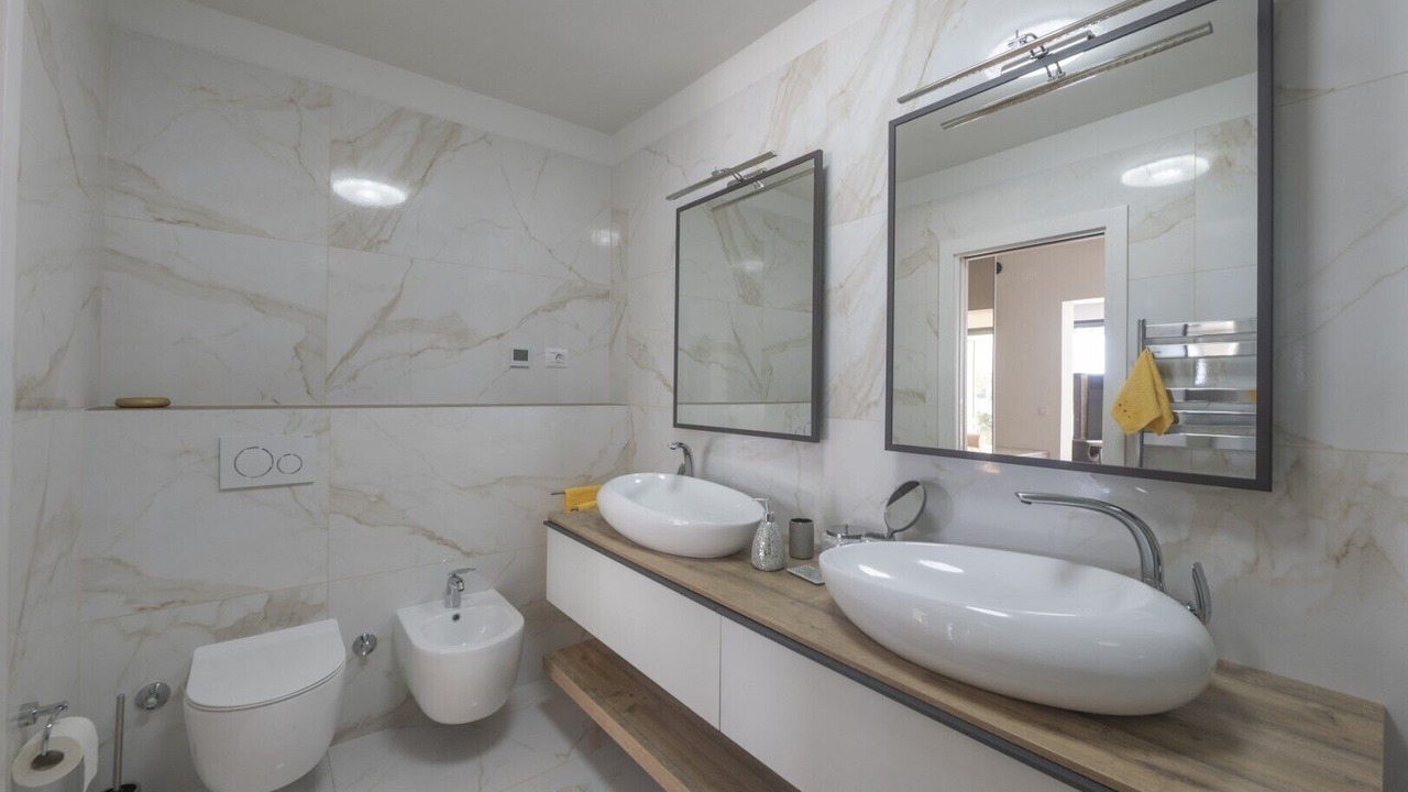 Photo of Bathroom in Cove Murtar