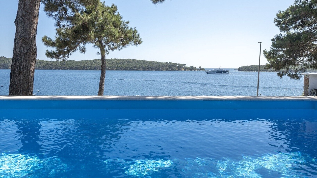 Photo of Outdoor in Cove Murtar