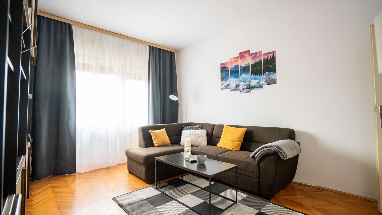 Photo of Livingroom in Cove Parja