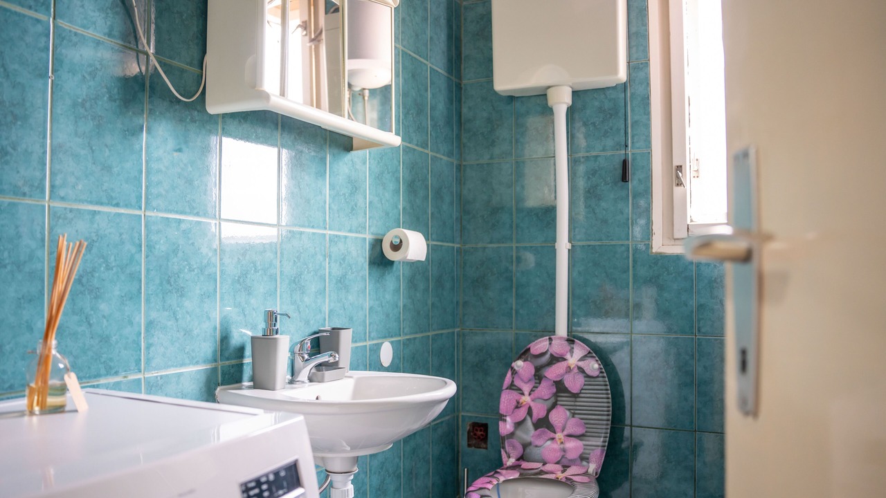 Photo of Bathroom in Cove Parja