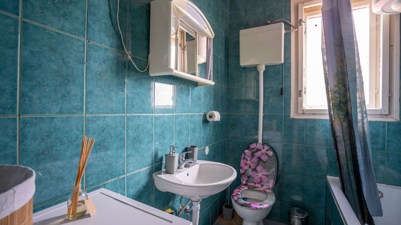 Photo of Bathroom in Cove Parja