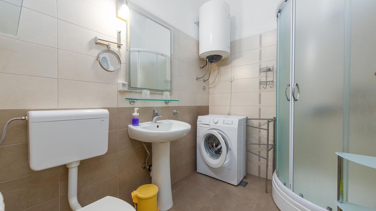 Photo of Bathroom in Mali Iz