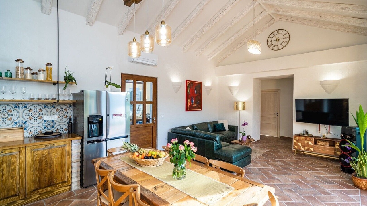 Photo of Bedroom in Molunat