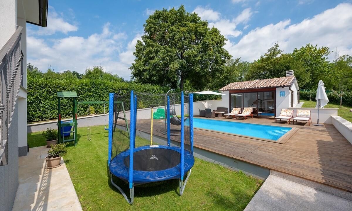 Photo of Outdoor in Lindar