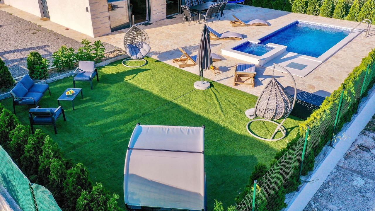 Photo of Outdoor in Rudine