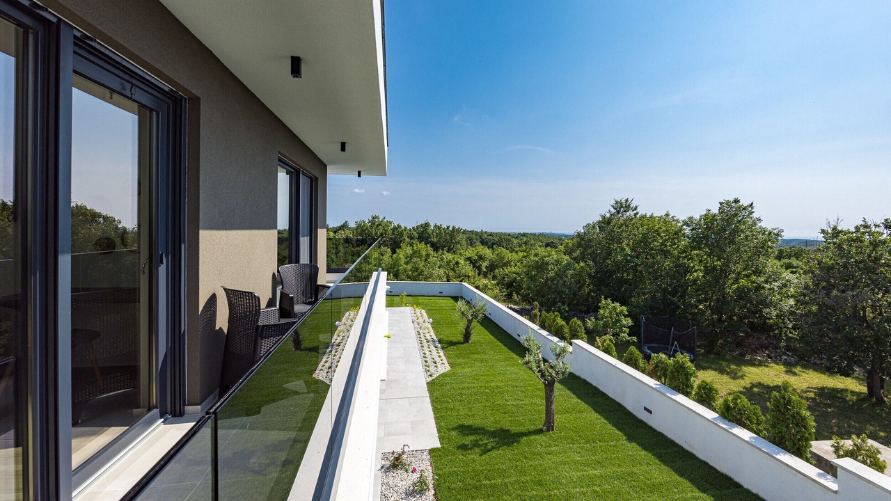 Photo of Patio Balcony in Jursici