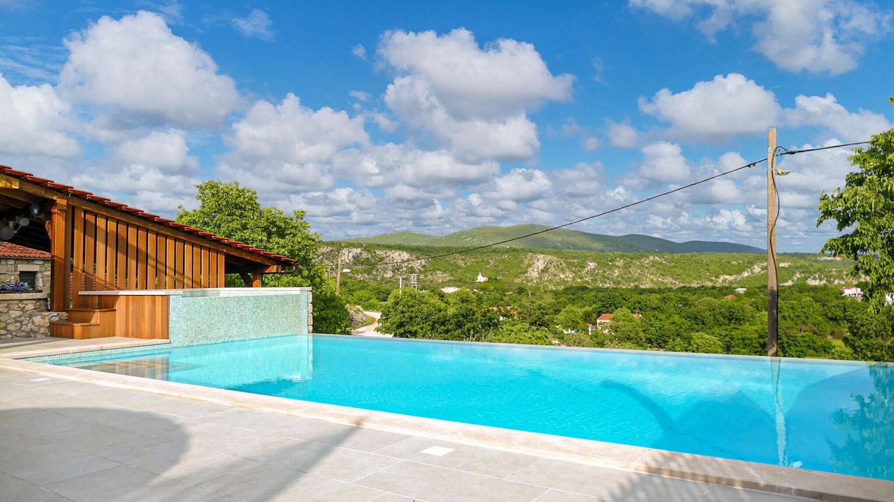 Photo of Outdoor in Srijane