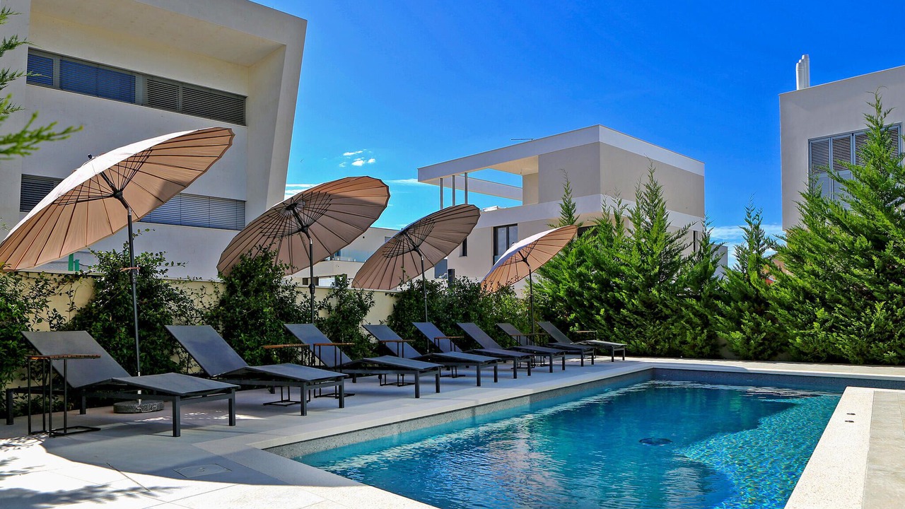Photo of Outdoor in Petrcane