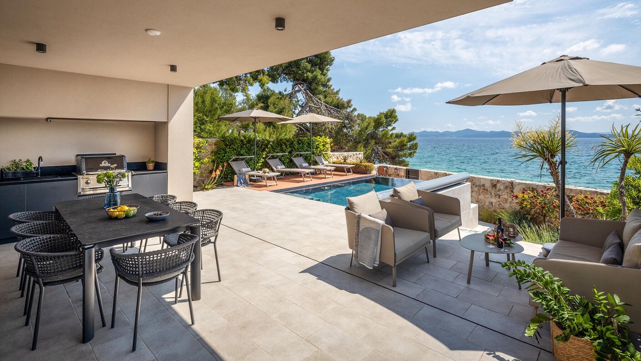 Photo of Outdoor in Petrcane