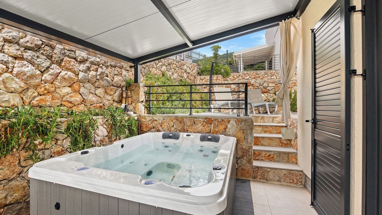 Photo of Outdoor in Cres