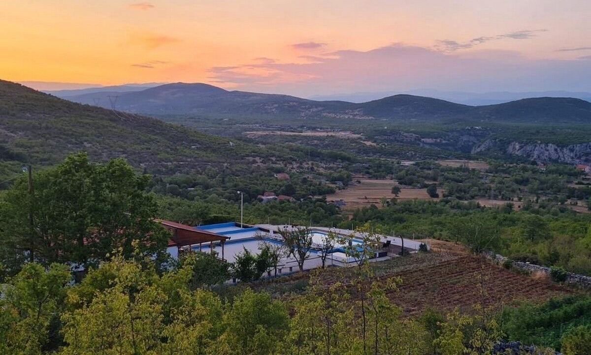 Photo of Outdoor in Srijane