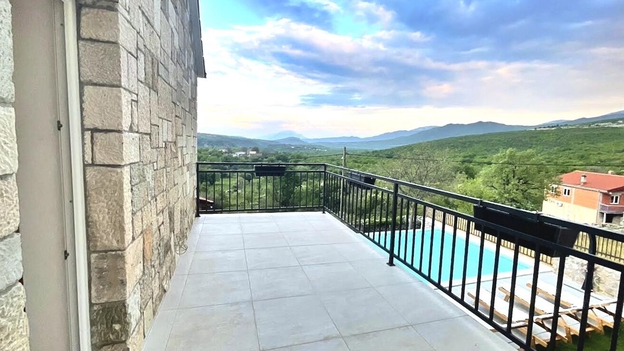 Photo of Patio Balcony in Srijane