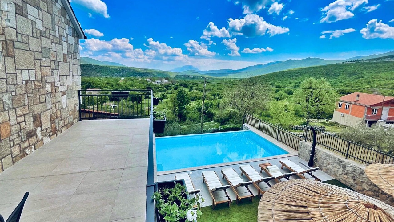 Photo of Outdoor in Srijane