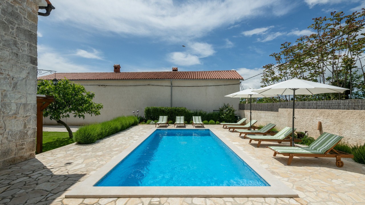 Photo of Outdoor in Mali Vareski