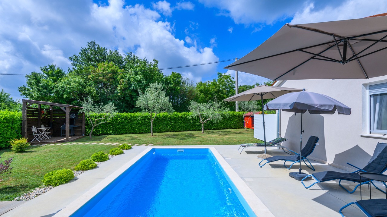 Photo of Outdoor in Modrusani
