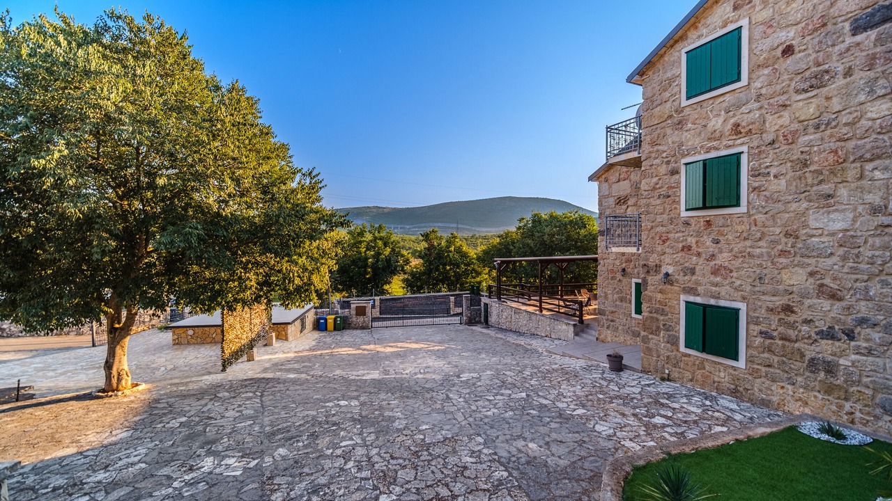 Photo of Outdoor in Trolokve