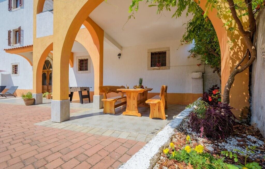 Photo of Outdoor in Skropeti