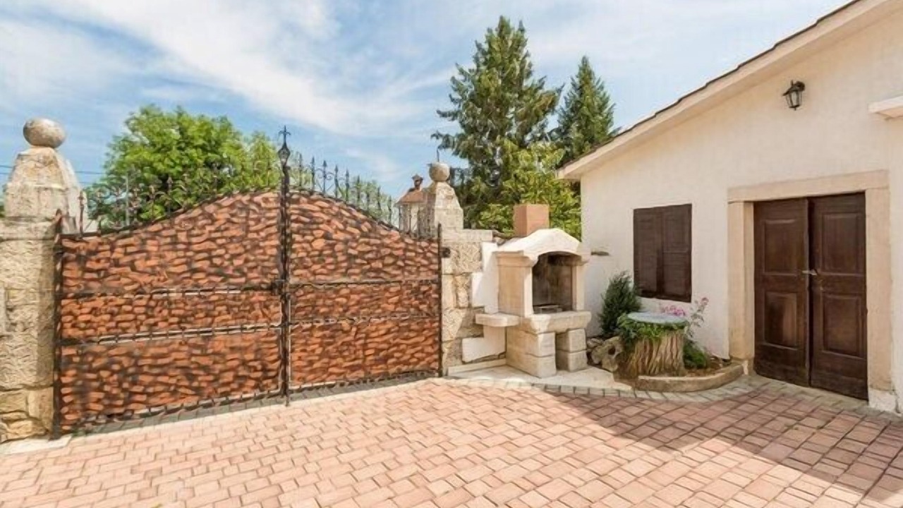 Photo of Outdoor in Skropeti