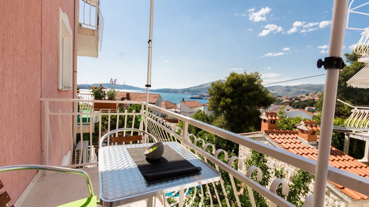 Photo of Patio Balcony in Okrug Gornji
