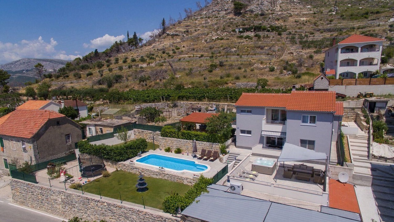 Photo of Outdoor in Mravince