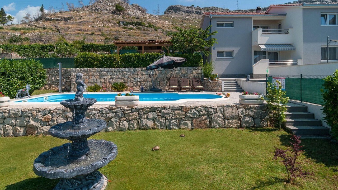 Photo of Outdoor in Mravince
