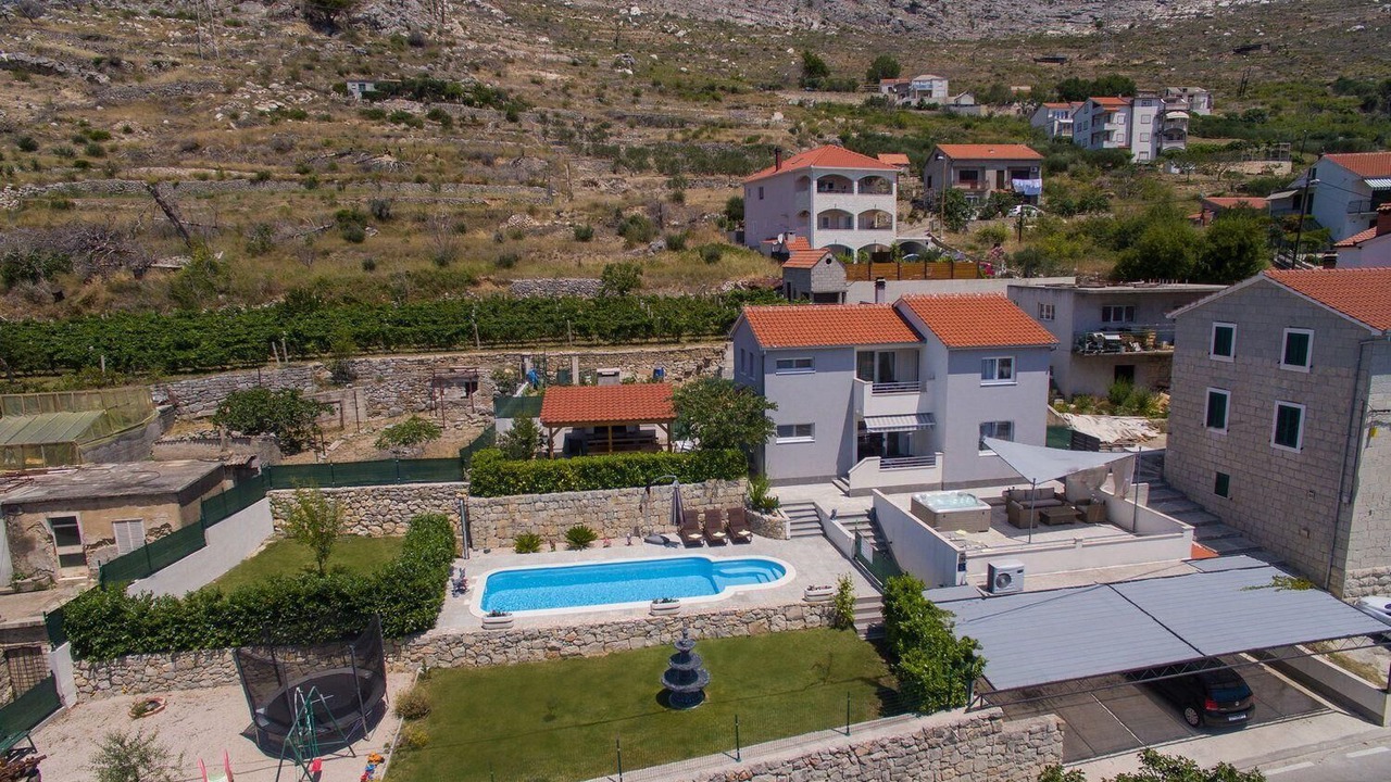 Photo of Outdoor in Mravince