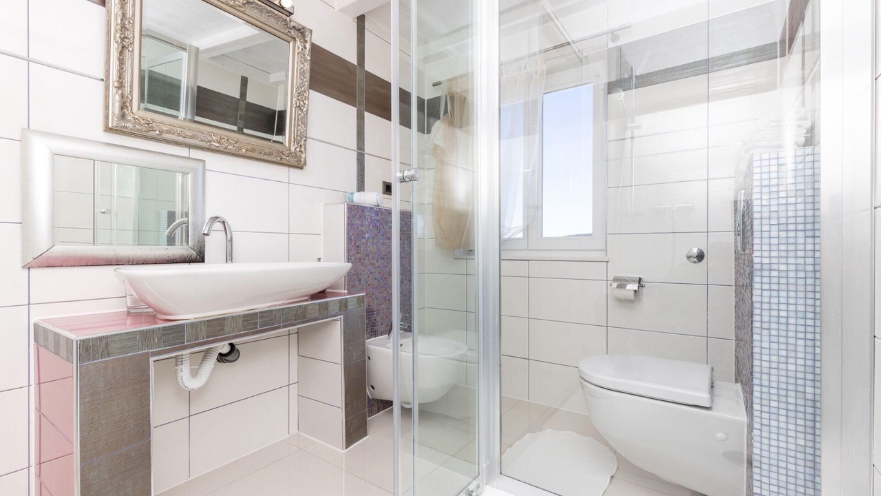 Photo of Bathroom in Cove Murtar