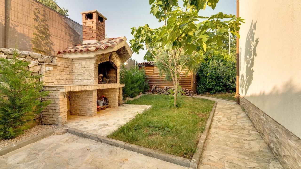 Photo of Patio Balcony in Brzac