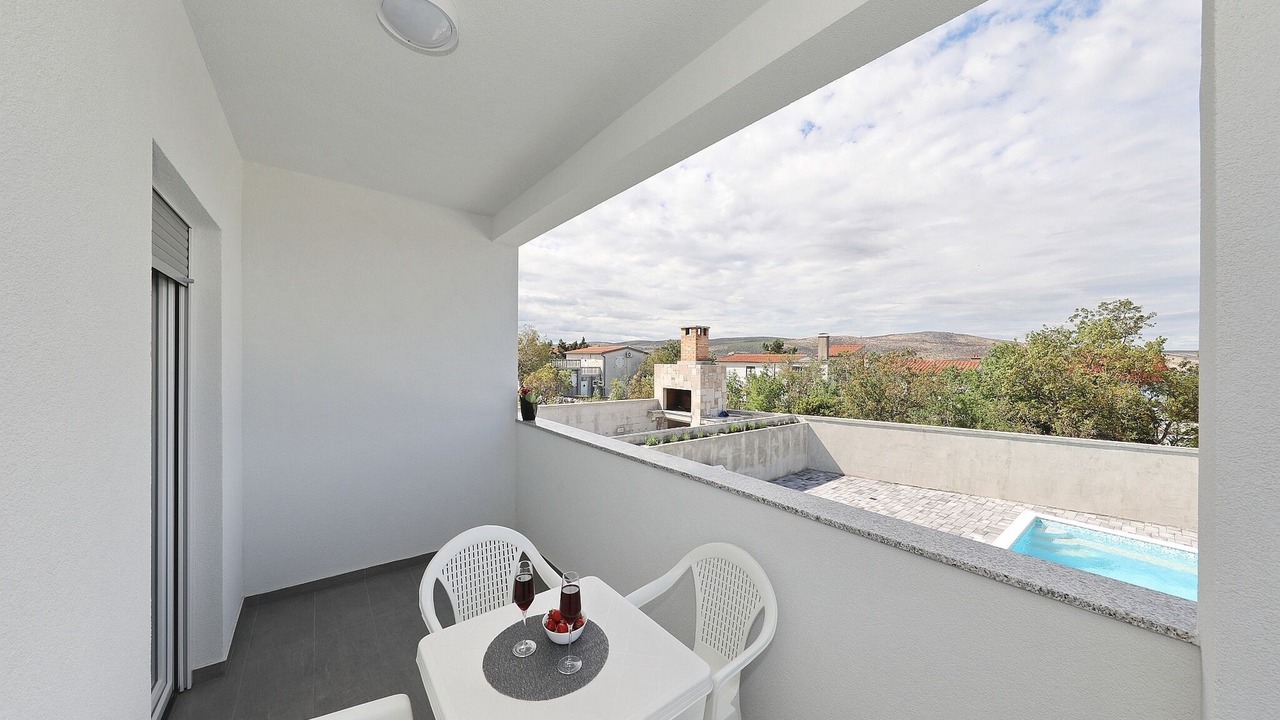 Photo of Outdoor in Seline