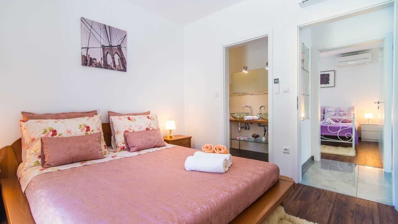 Photo of Bedroom in Santalezi