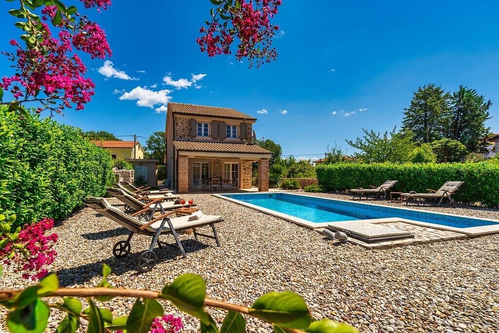 Photo of Outdoor in Risika