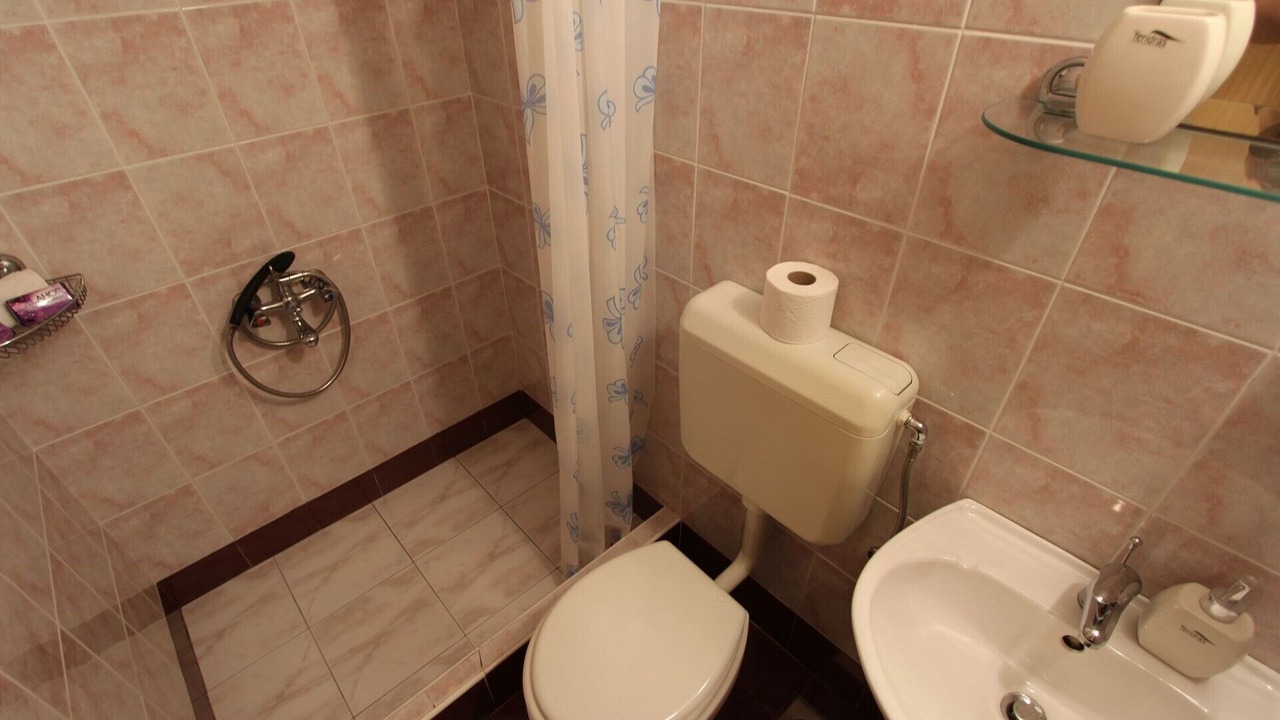 Photo of Bathroom in Porat