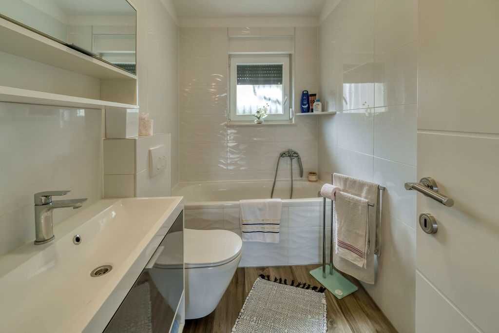Photo of Bathroom in Porat