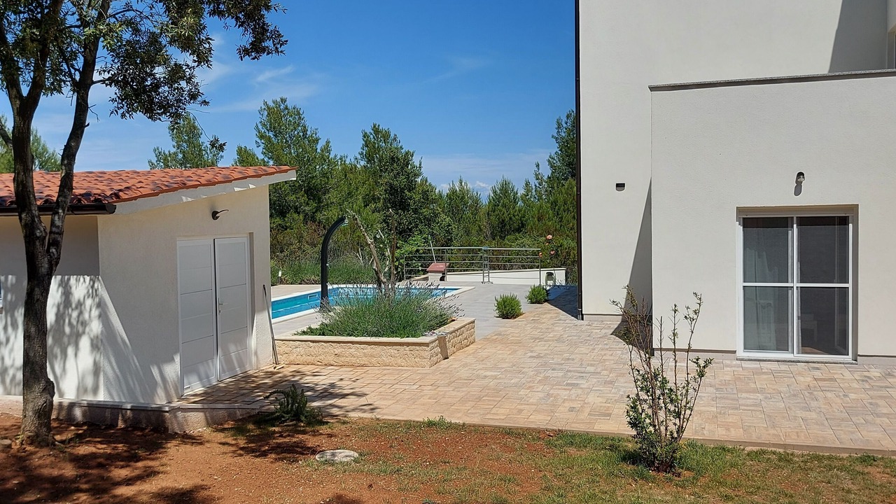 Photo of Outdoor in Liznjan
