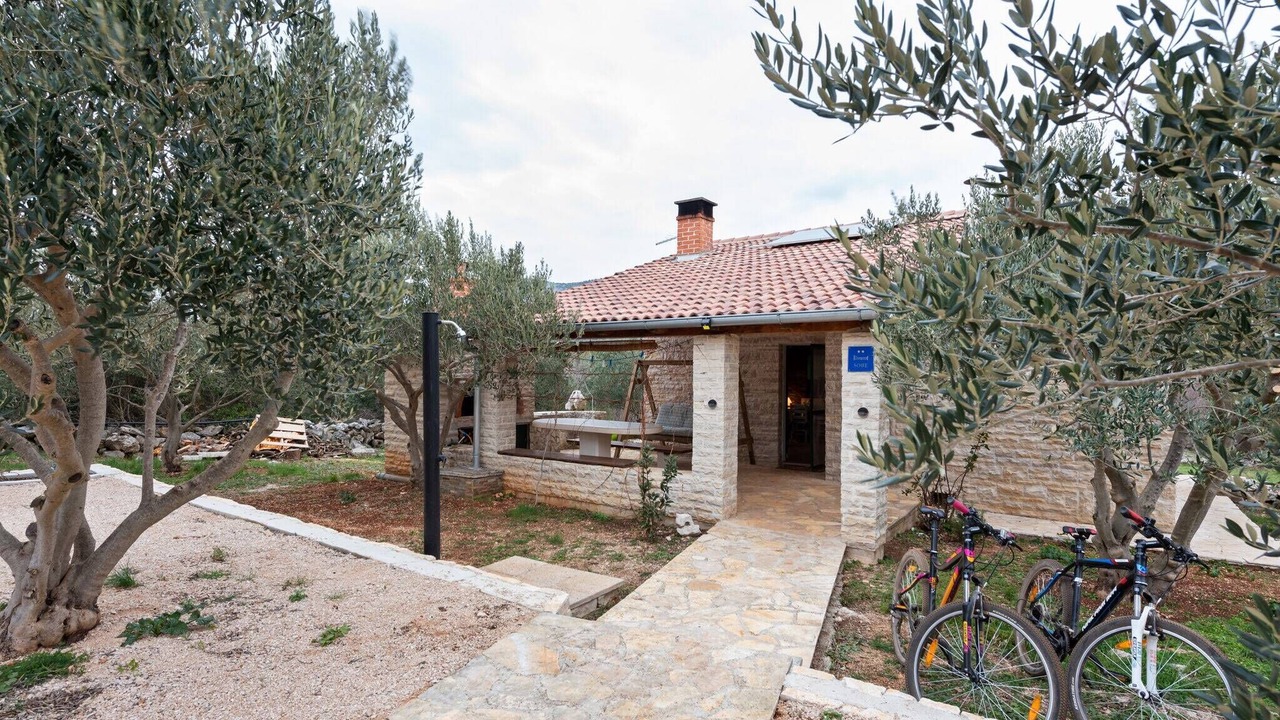 Photo of Outdoor in Pakostane