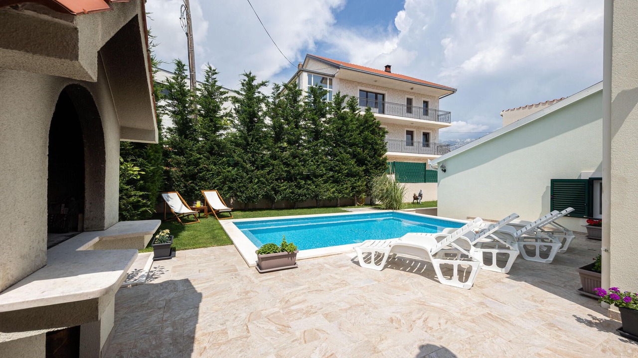Photo of Outdoor in Mravince