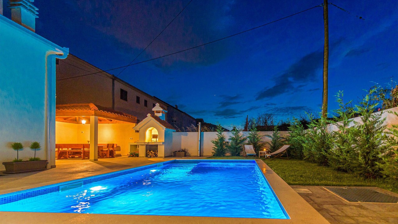 Photo of Outdoor in Mravince