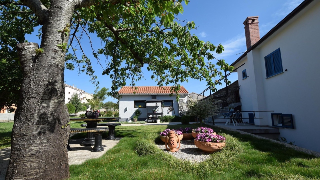 Photo of Outdoor in Porat