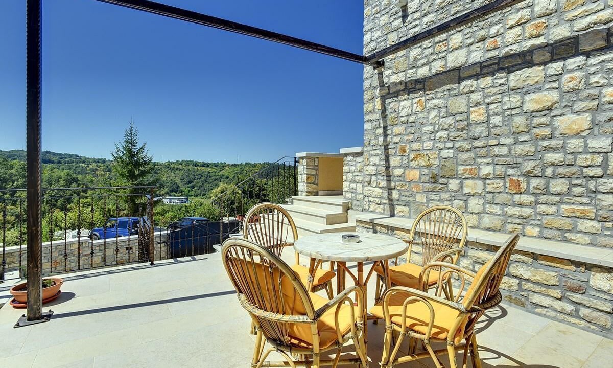 Photo of Outdoor in Beram