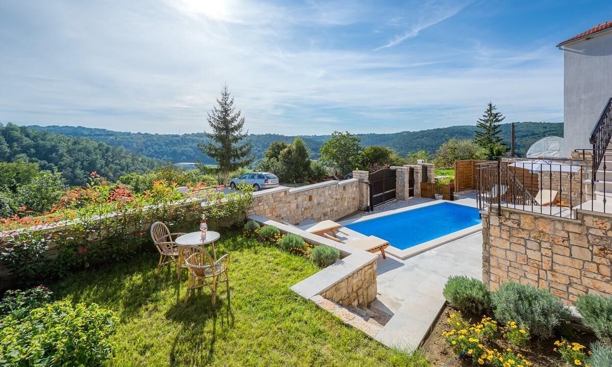 Photo of Outdoor in Beram