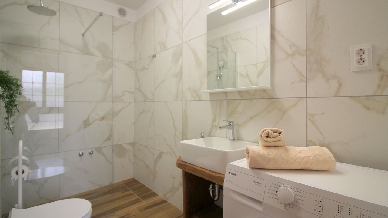 Photo of Bathroom in Mali Maj