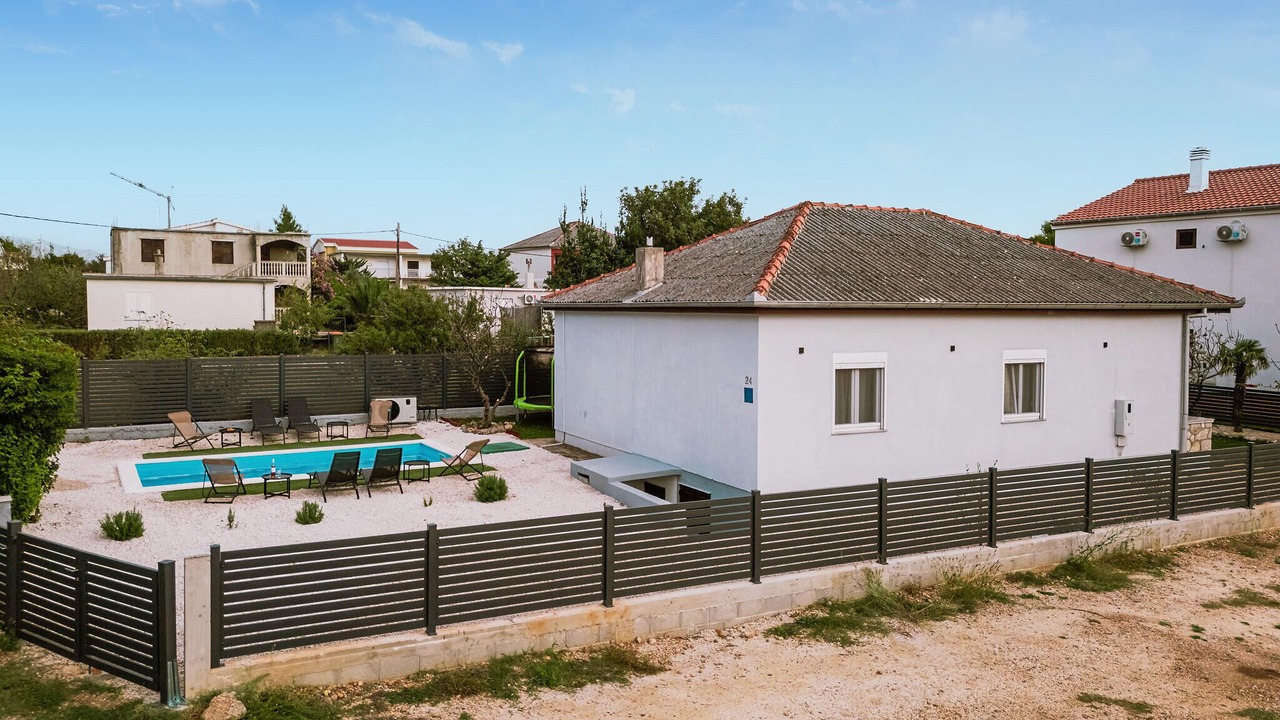 Photo of Outdoor in Seline