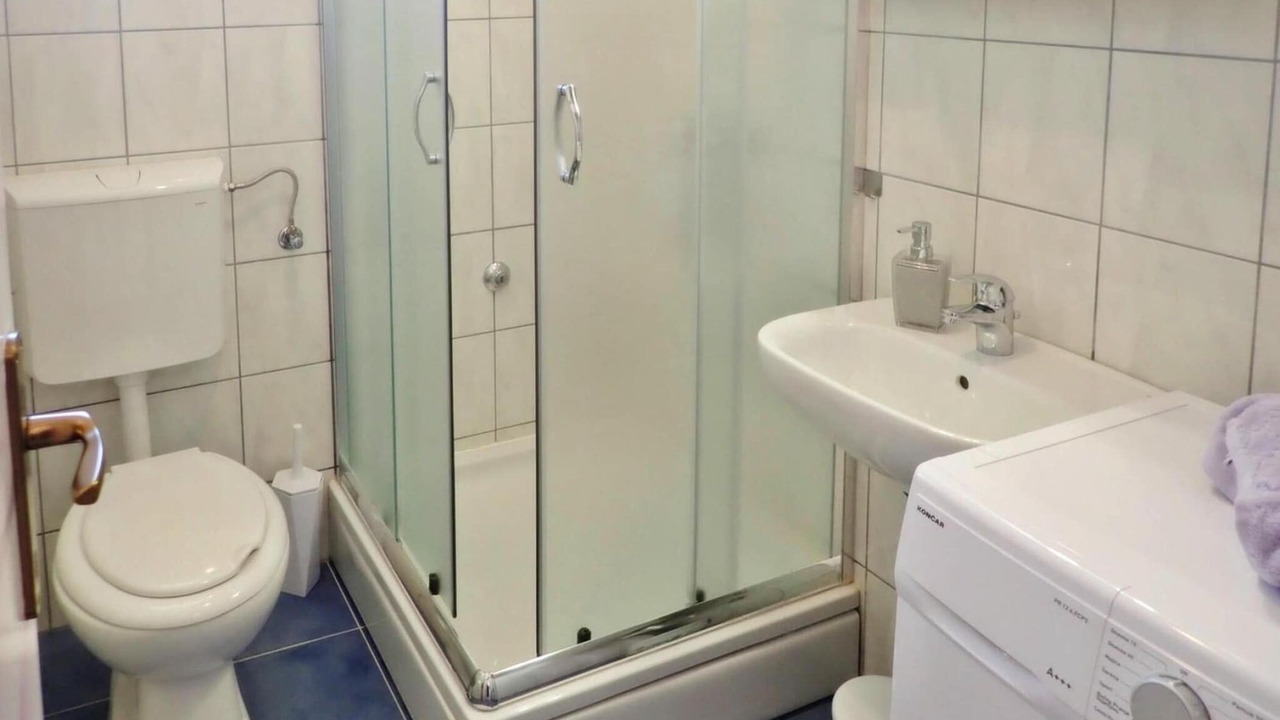 Photo of Bathroom in Seline