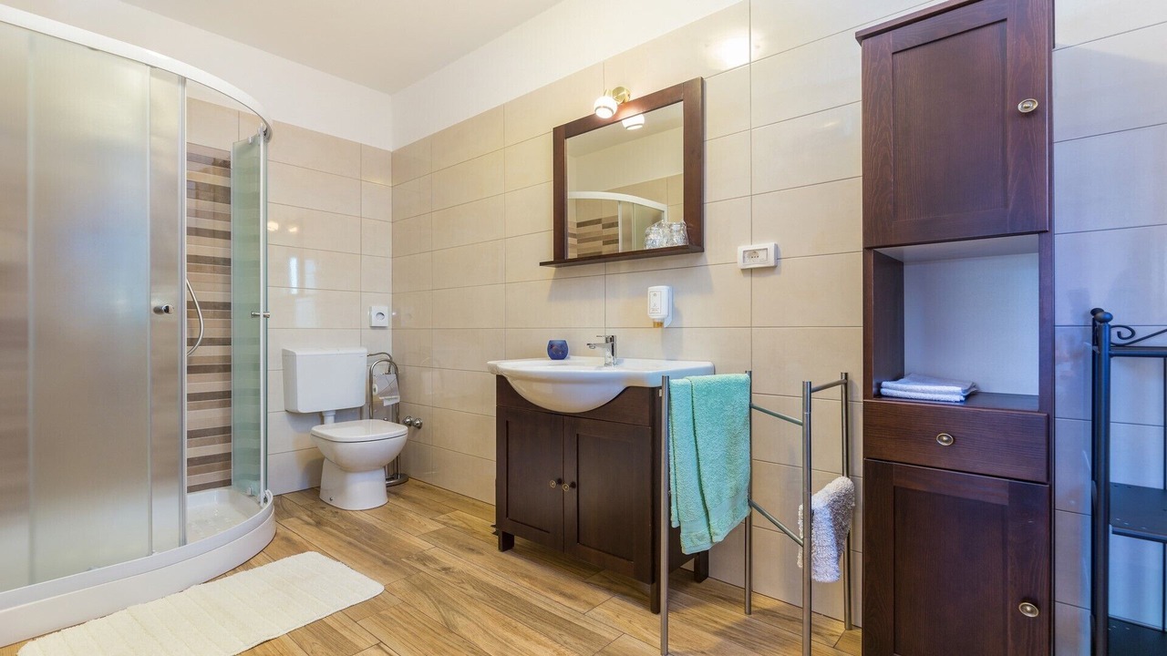 Photo of Bathroom in Munci