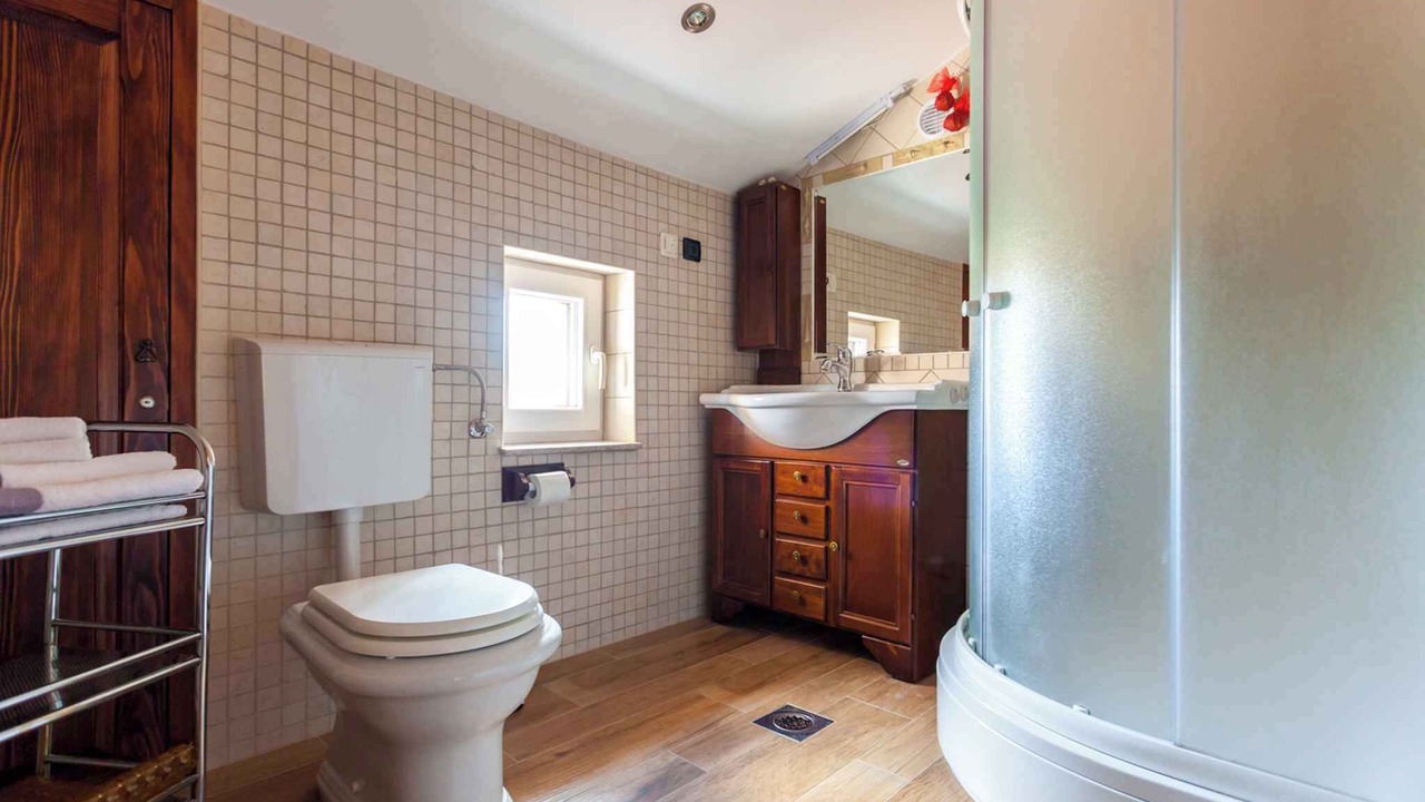 Photo of Bathroom in Porat