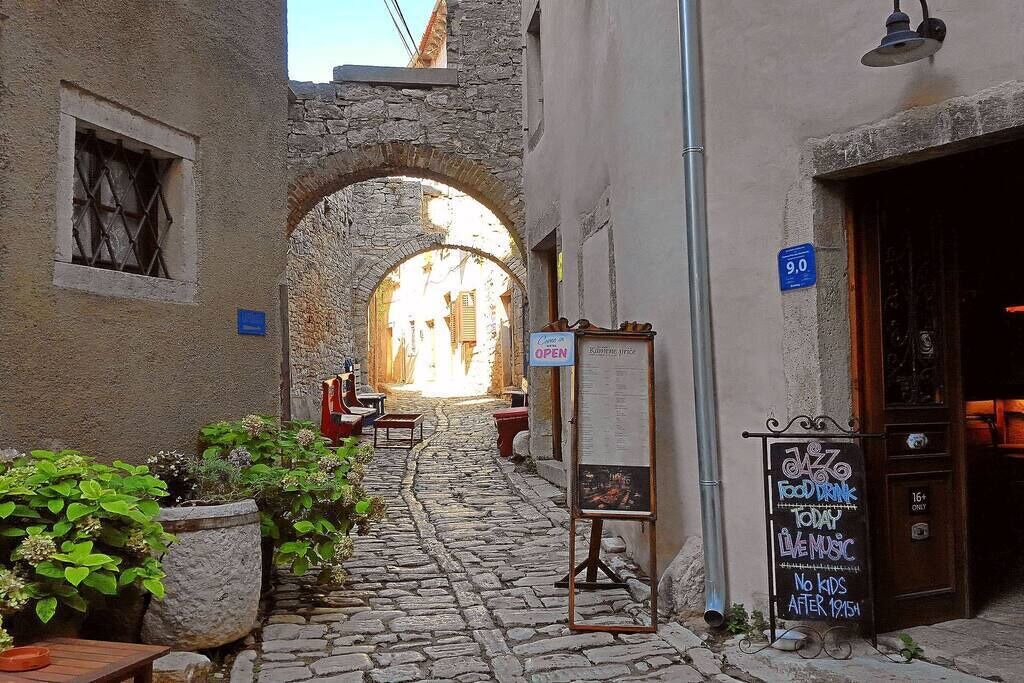 Photo of Outdoor in Bale