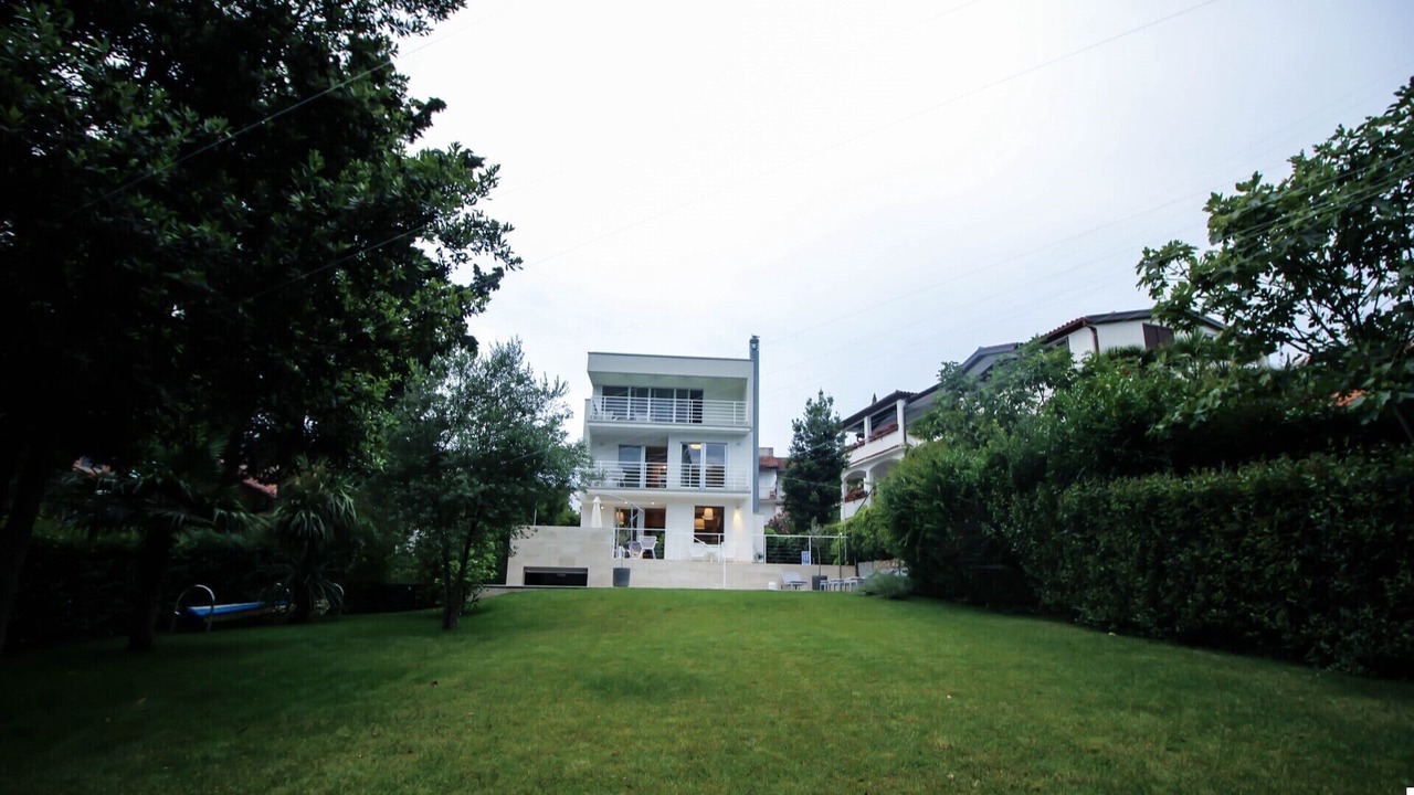 Photo of Outdoor in Borik