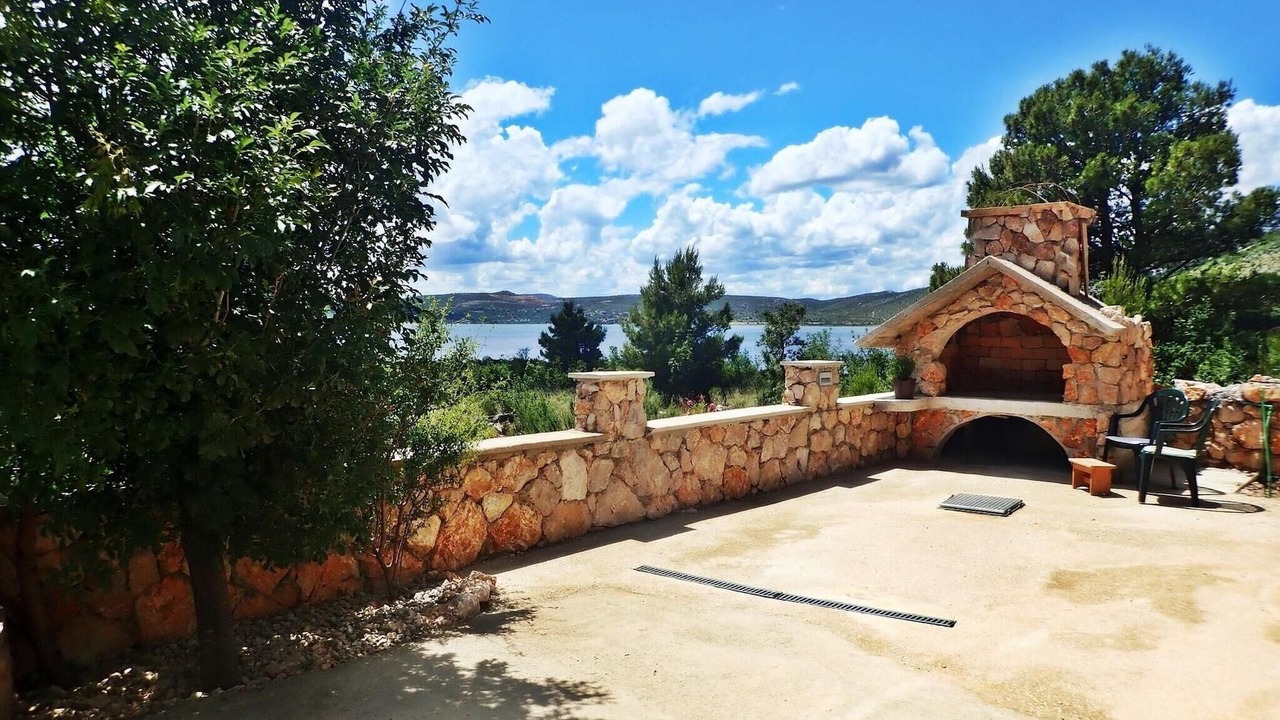 Photo of Outdoor in Seline