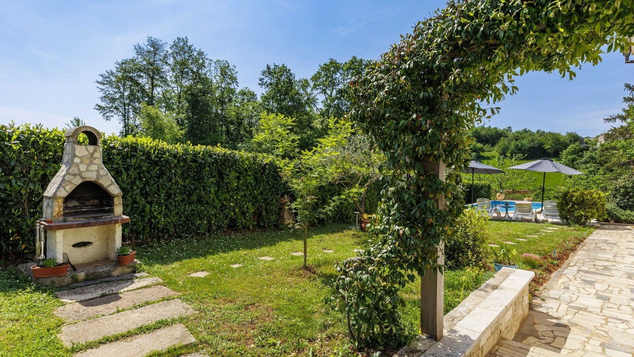 Photo of Outdoor in Karojba