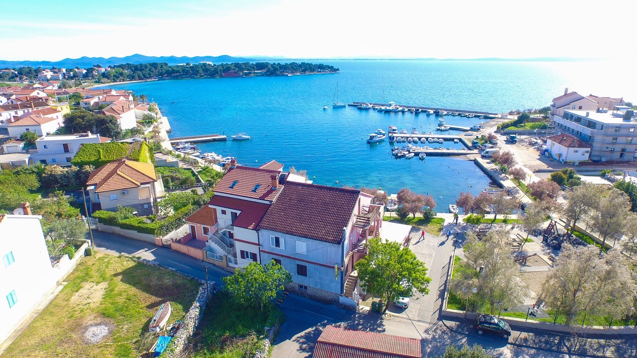 Photo of Outdoor in Petrcane